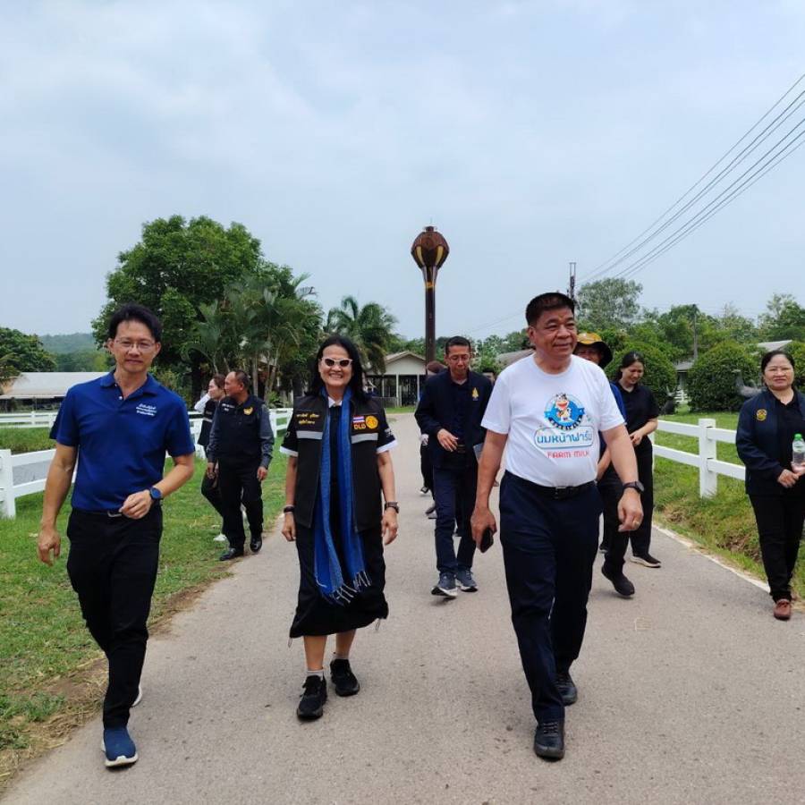 ร่วมติดตามการดำเนินงานในพื้นที่จังหวัดสกลนคร และร่วมพิธีเปิดร้านนมหน้าฟาร์ม ณ โรงนมภูพาน (สหกรณ์โคนมภูพานสกลนคร จำกัด)