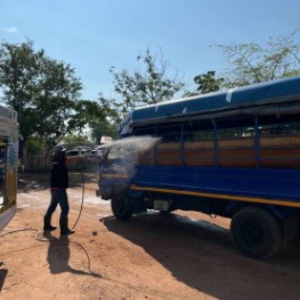 ปศุสัตว์อำเภอศรีธาตุ  ร่วมกับด่านกักกันสัตว์อุดรธานี และเจ้าหน้าที่ตลาดนัดโค-กระบือบ้านโนนสวรรค์ ดำเนินการตรวจคัดกรองวิการโรคระบาดสัตว์ และ ฉีดพ่นน้ำยาฆ่าเชื้อโรค สำหรับยานพาหนะเคลื่อนย้ายสัตว์ 