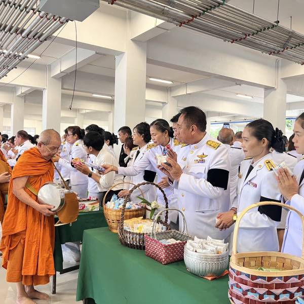 ปศุสัตวจังหวัดร้อยเอ็ด ร่วมพิธีทำบุญตักบาตรถวายพระราชกุศลและถวายสัตย์ปฏิญาณ เนื่องในโอกาสวันเฉลิมพระชนมพรรษา พระบาทสมเด็จพระเจ้าอยู่หัว 28 กรกฎาคม 2569