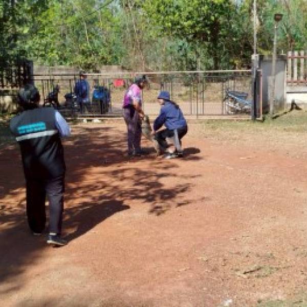 ปศุสัตว์จังหวัดอุดรธานี ร่วมกับหน่วยงานที่เกี่ยวข้อง ดำเนินการลงพื้นที่ฉีดวัคซีนป้องกันโรคพิษสุนัขบ้าในสัตว์บริเวณรอบจุดเกิดโรครัศมี 5 กม.ในพื้นที่จำนวน 7 หมู่บ้าน เทศบาลตำบลเพ็ญ  อ.เพ็ญ  จ.อุดรธานี จำนวนทั้งหมด 1,536 โด๊ส เพื่อเป็นการควบคุมโรคพิษสุนัขบ้า