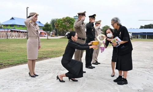 ร่วมรับเสด็จ สมเด็จพระกนิษฐาธิราชเจ้า กรมสมเด็จพระเทพรัตนราชสุดาฯ สยามบรมราชกุมารี